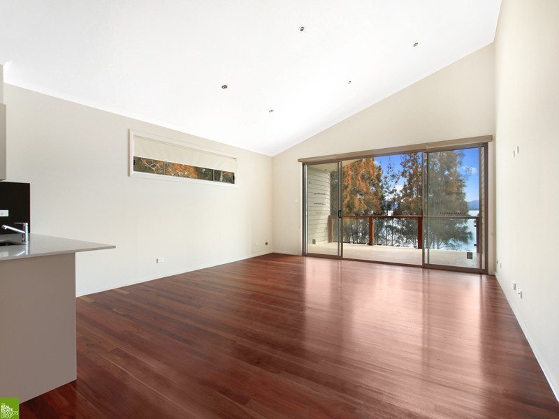 1 The Esplanade, Oak Flats NSW 2529