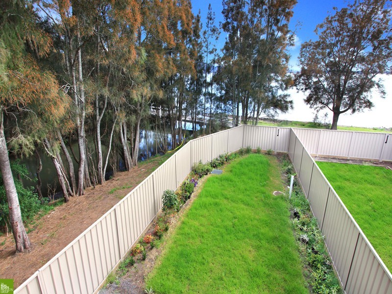 1 The Esplanade, Oak Flats NSW 2529