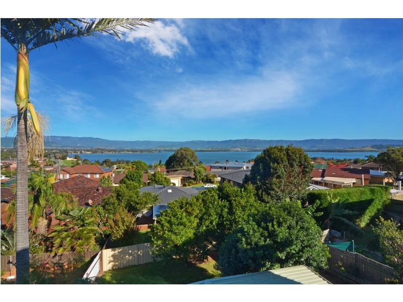 32 Shipton Crescent, Mount Warrigal NSW 2528