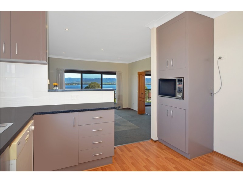 32 Shipton Crescent, Mount Warrigal NSW 2528