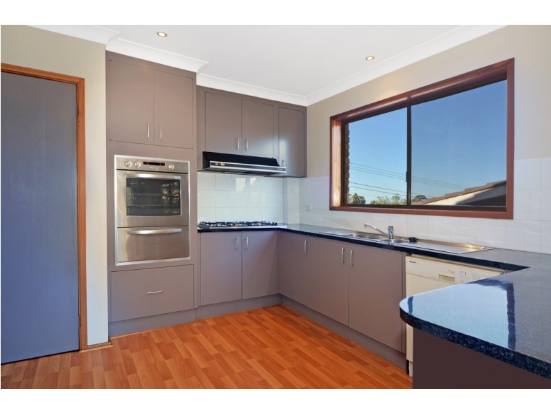 32 Shipton Crescent, Mount Warrigal NSW 2528