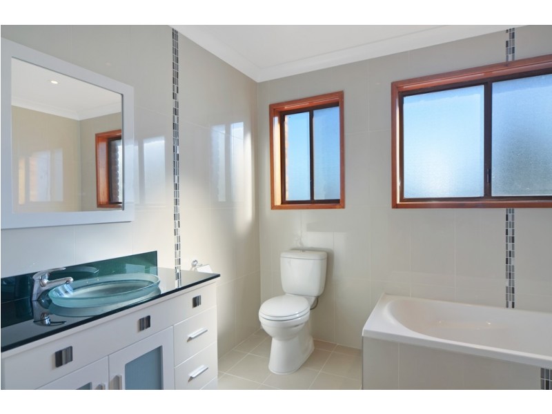 32 Shipton Crescent, Mount Warrigal NSW 2528