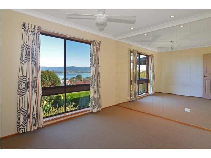 32 Shipton Crescent, Mount Warrigal NSW 2528