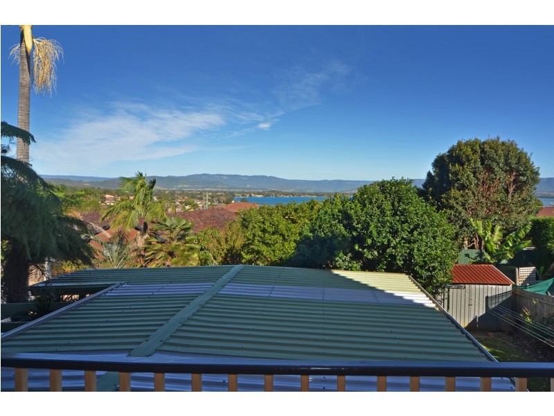 32 Shipton Crescent, Mount Warrigal NSW 2528