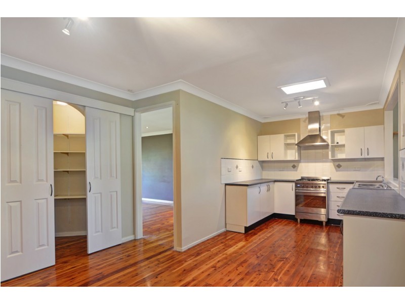 4 Kerry Close, Barrack Heights NSW 2528