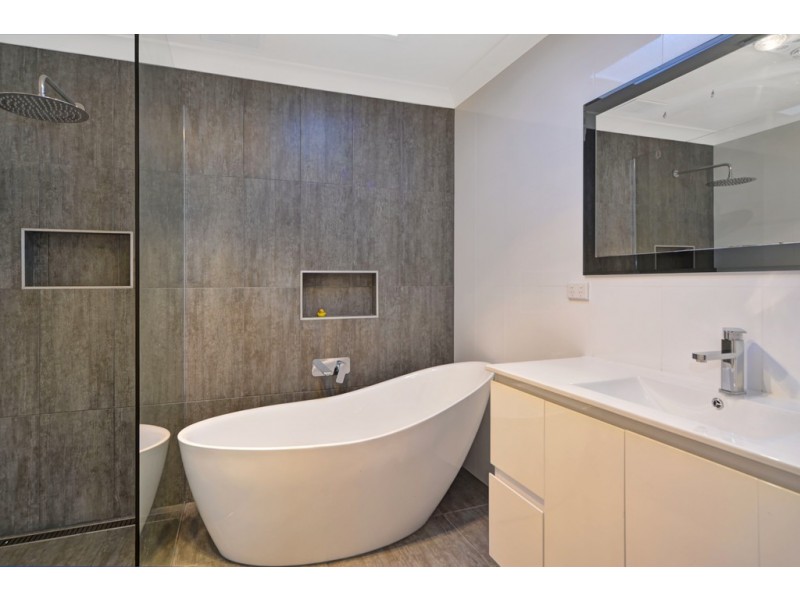 4 Kerry Close, Barrack Heights NSW 2528