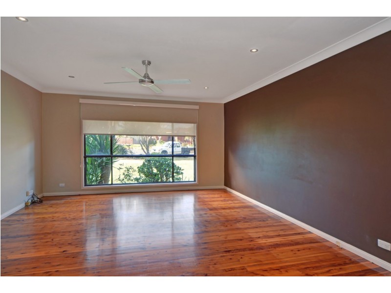 4 Kerry Close, Barrack Heights NSW 2528