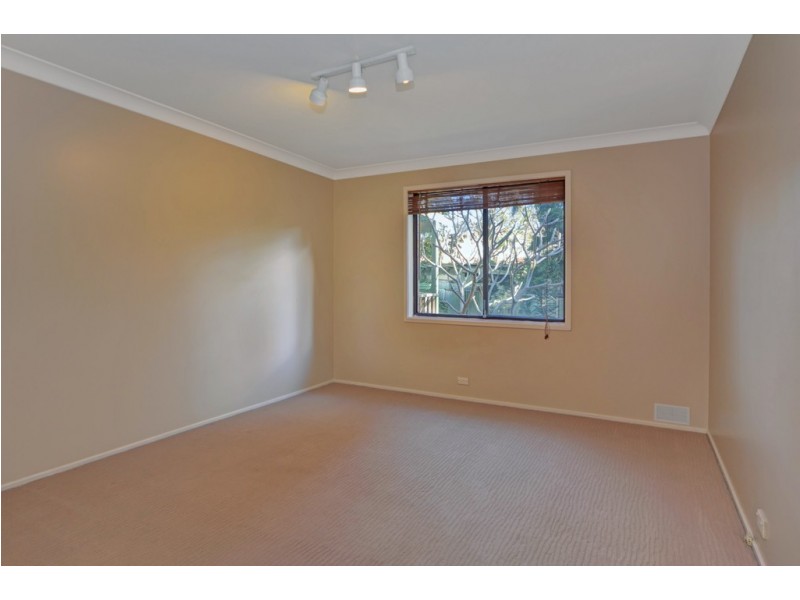 4 Kerry Close, Barrack Heights NSW 2528