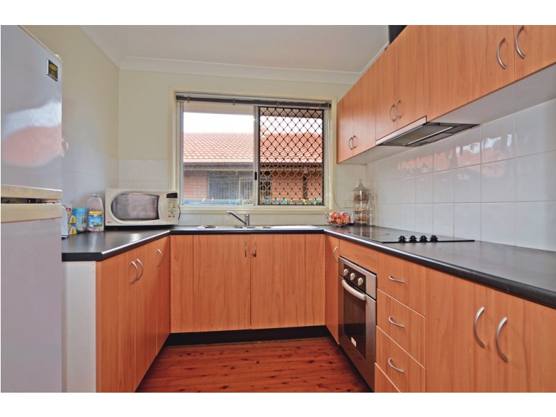 2/36 Roberts Avenue, Barrack Heights NSW 2528