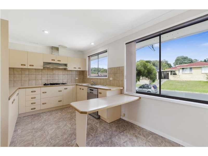 15 Loftus Drive, Barrack Heights NSW 2528