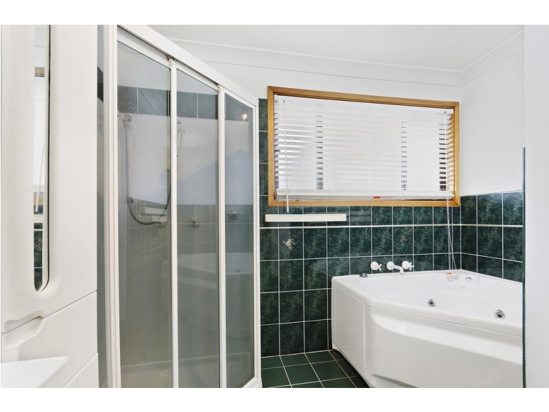15 Loftus Drive, Barrack Heights NSW 2528