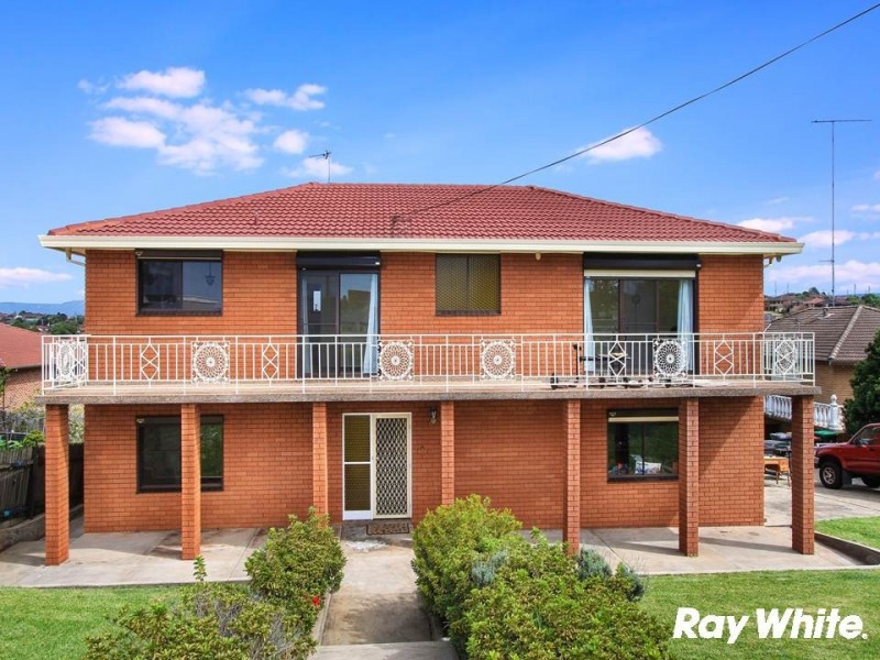 32 Hurry Crescent, Warrawong NSW 2502