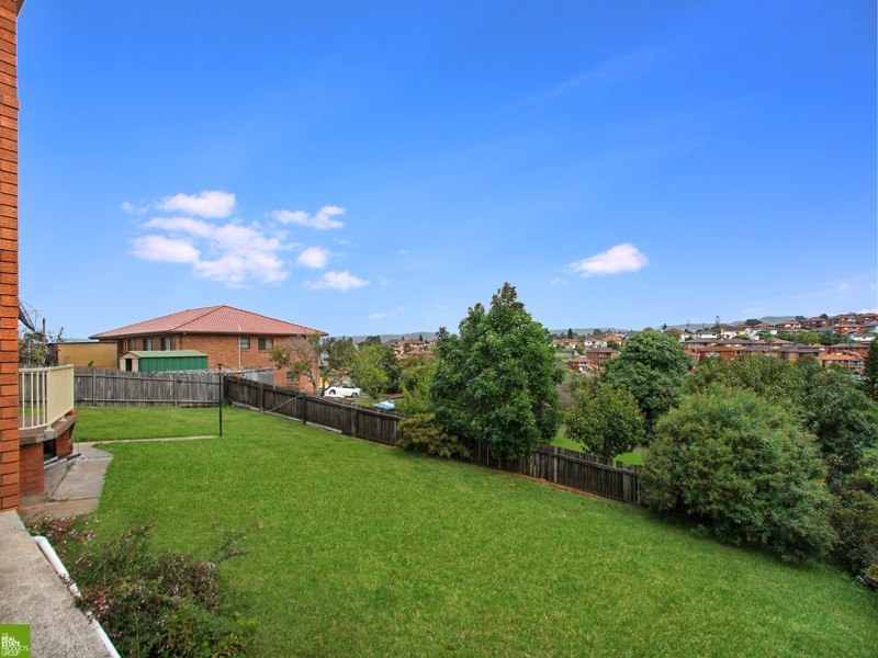 32 Hurry Crescent, Warrawong NSW 2502