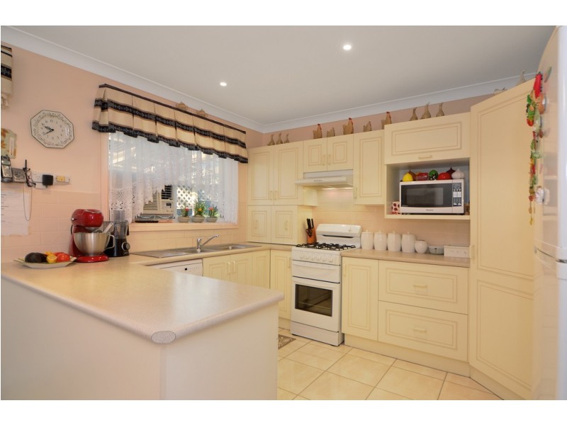 1/2 Kianga Close, Flinders NSW 2529