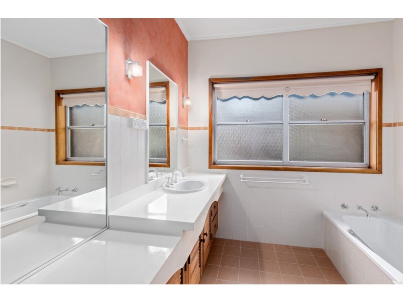 17 Bruce Avenue, Mount Warrigal NSW 2528