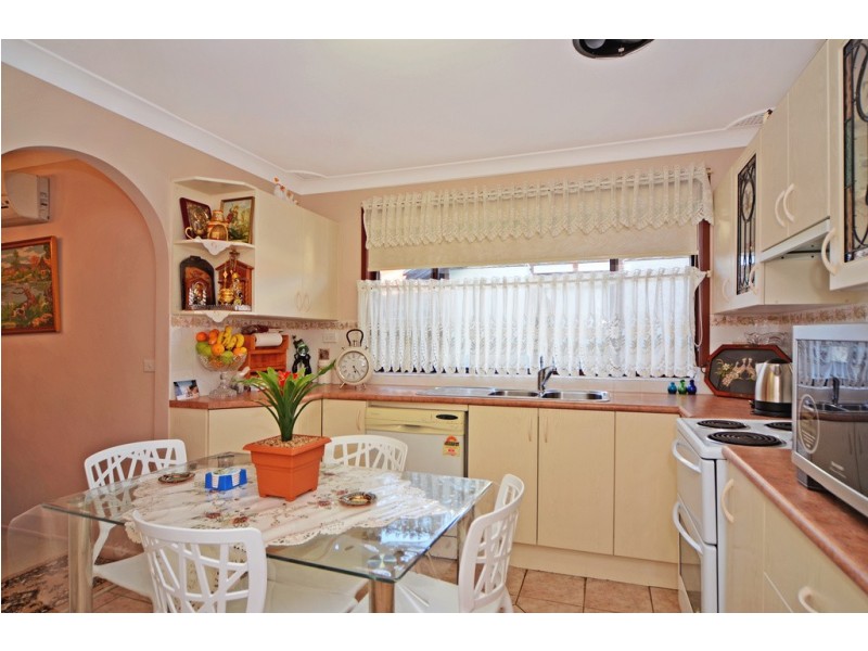 71 Pur Pur Avenue, Lake Illawarra NSW 2528