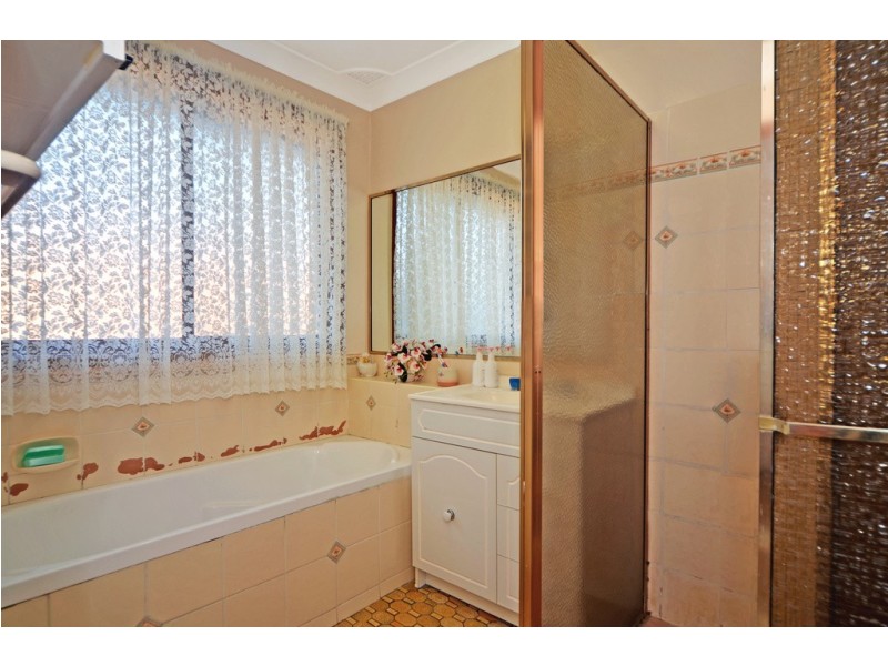 71 Pur Pur Avenue, Lake Illawarra NSW 2528