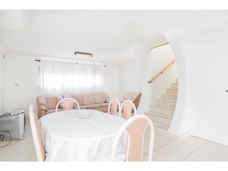 20 Buena Vista Avenue, Lake Heights NSW 2502