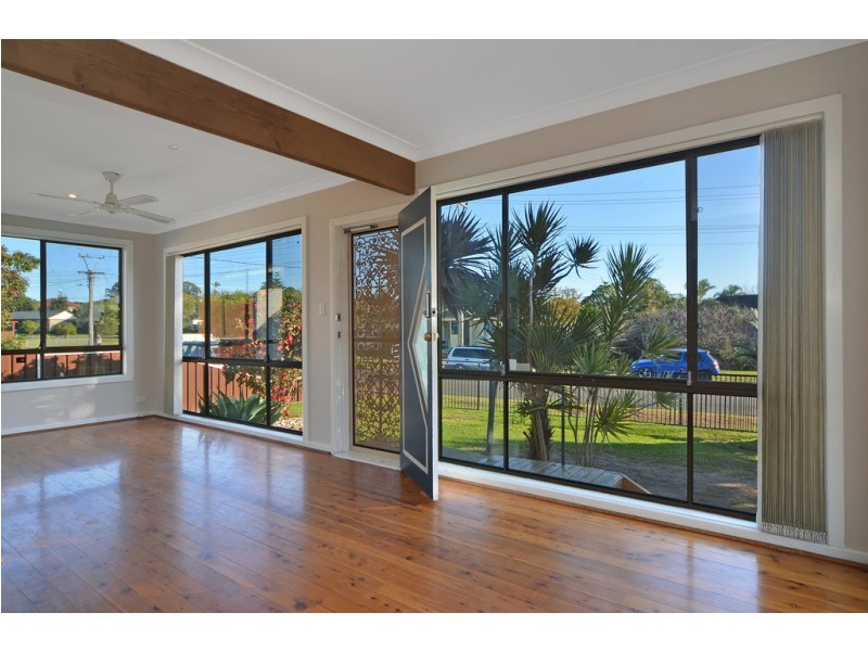 11 Anthony Street, Lake Illawarra NSW 2528