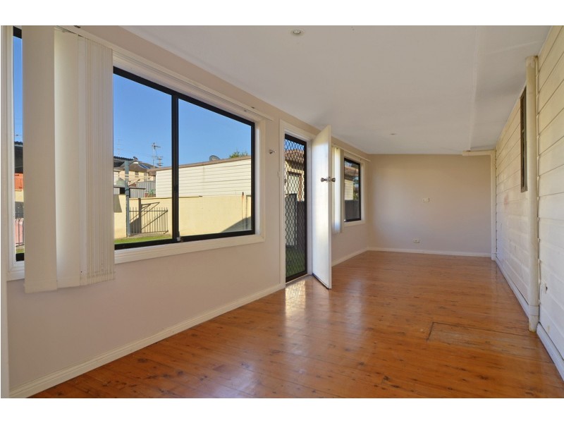 11 Anthony Street, Lake Illawarra NSW 2528