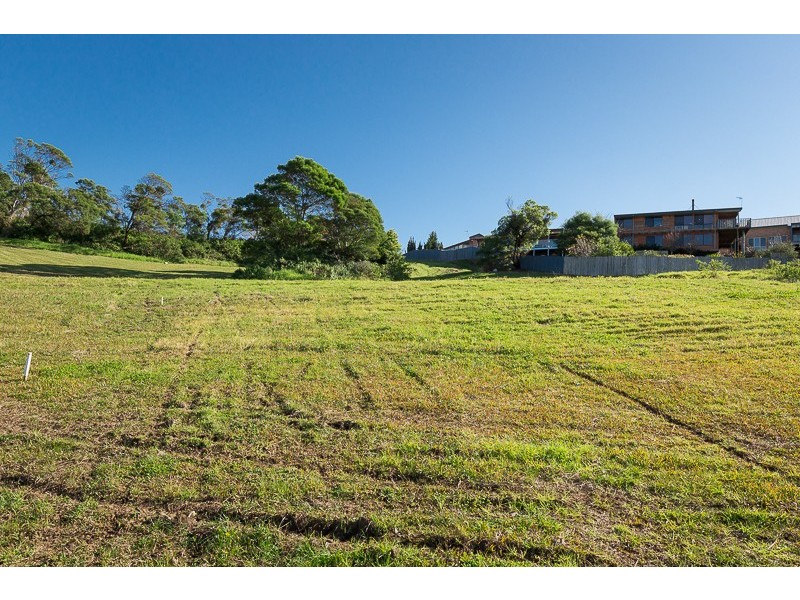 10 and 7 Narriah Place, Berkeley NSW 2506