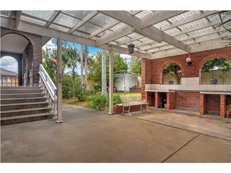 8 Loftus Drive, Barrack Heights NSW 2528