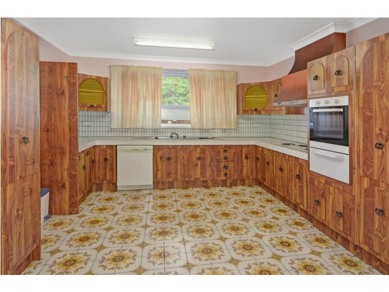 8 Loftus Drive, Barrack Heights NSW 2528