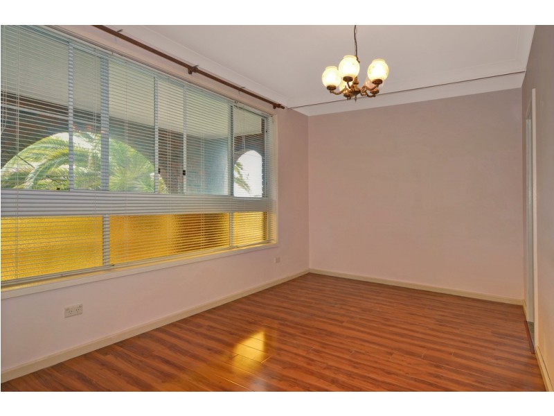 8 Loftus Drive, Barrack Heights NSW 2528