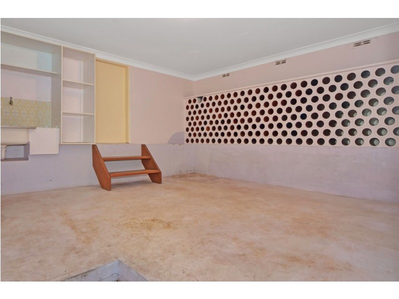 8 Loftus Drive, Barrack Heights NSW 2528