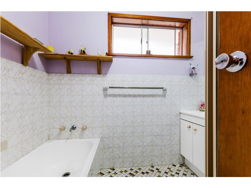 73 Devonshire Crescent, Oak Flats NSW 2529