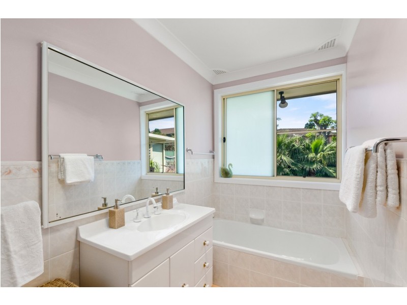 21 Goolagong Circuit, Mount Warrigal NSW 2528