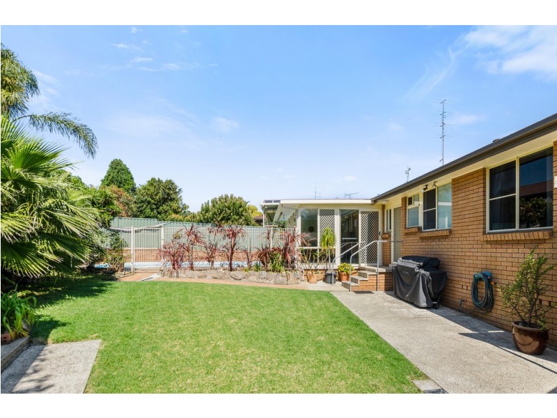 21 Goolagong Circuit, Mount Warrigal NSW 2528