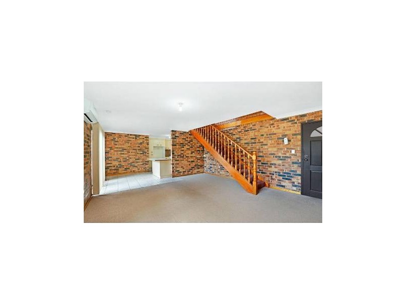 3/3 Melinda Grove, Lake Heights NSW 2502