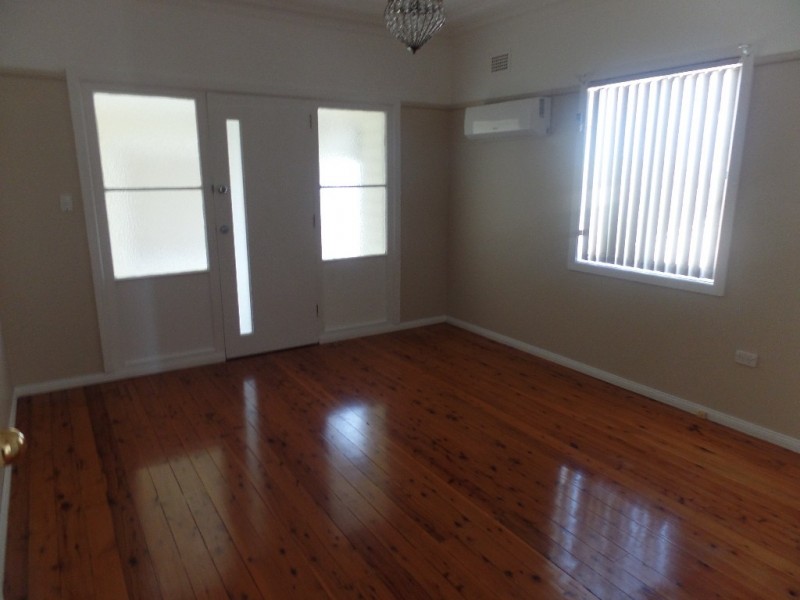 7 William Avenue, Warilla NSW 2528