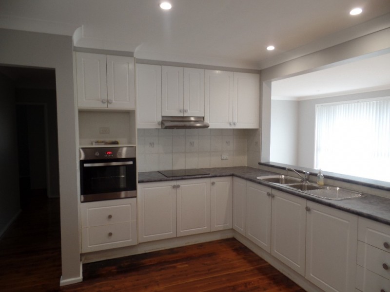 15 O’ Connell, Barrack Heights NSW 2528