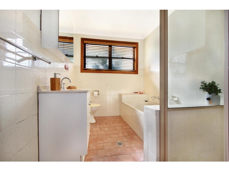 40 Denise Street, Lake Heights NSW 2502