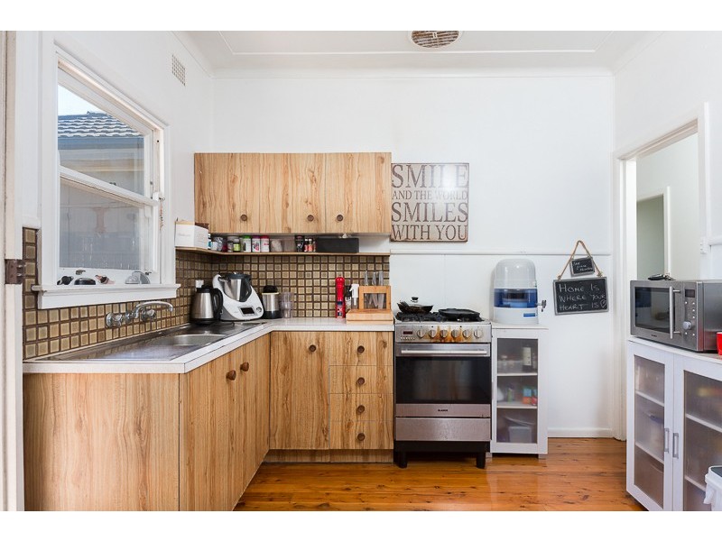 12 Carinmoney Avenue, Warilla NSW 2528