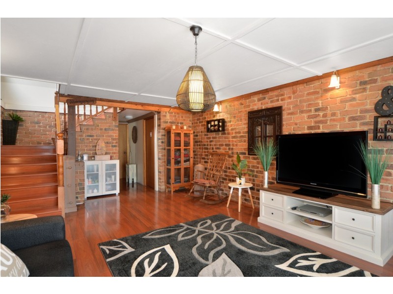 5 Claremont Avenue, Lake Heights NSW 2502