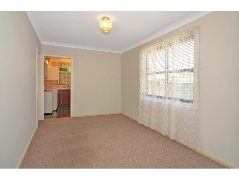 4 Beaton Street, Lake Illawarra NSW 2528