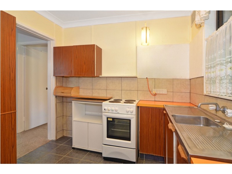 4 Beaton Street, Lake Illawarra NSW 2528