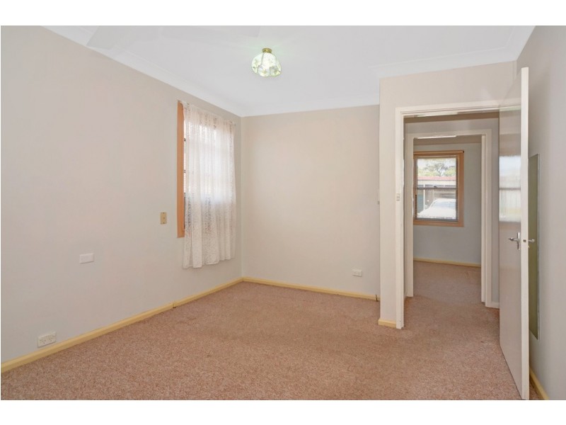 4 Beaton Street, Lake Illawarra NSW 2528