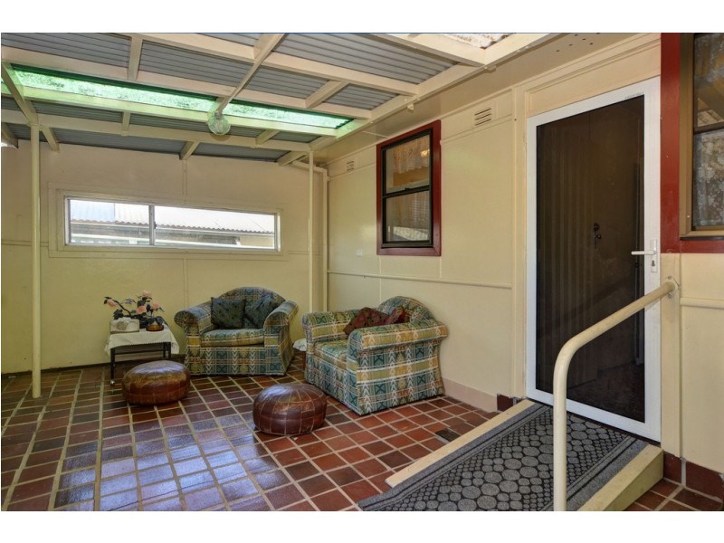 4 Beaton Street, Lake Illawarra NSW 2528