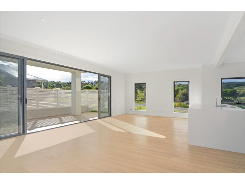 1 Pine Valley Place, Shell Cove NSW 2529