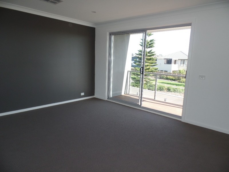 52 Cove Boulevarde, Shell Cove NSW 2529