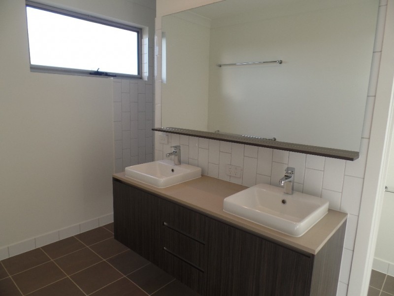 52 Cove Boulevarde, Shell Cove NSW 2529