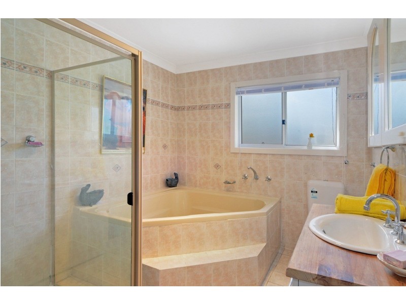 8 Barrack Avenue, Barrack Heights NSW 2528