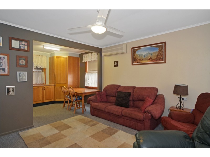 8 Messenger Road, Barrack Heights NSW 2528