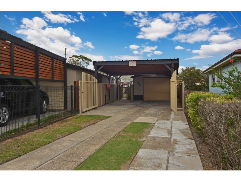 8 Messenger Road, Barrack Heights NSW 2528