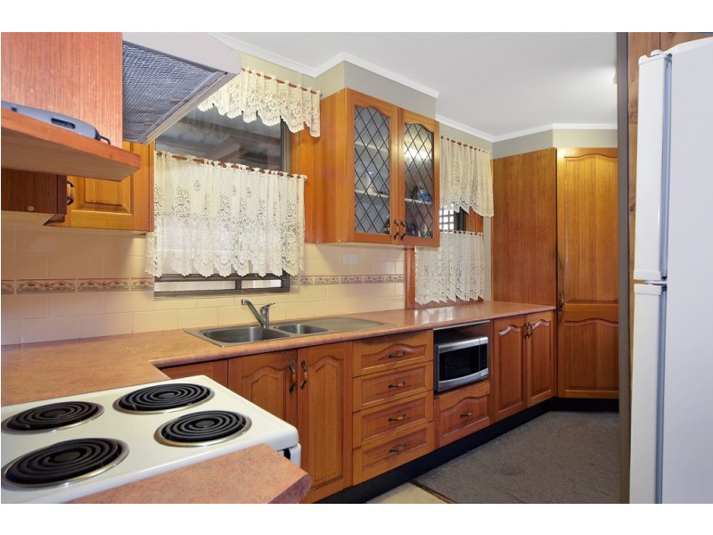 8 Messenger Road, Barrack Heights NSW 2528