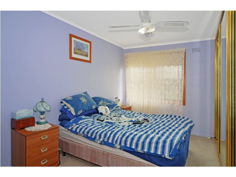 8 Messenger Road, Barrack Heights NSW 2528